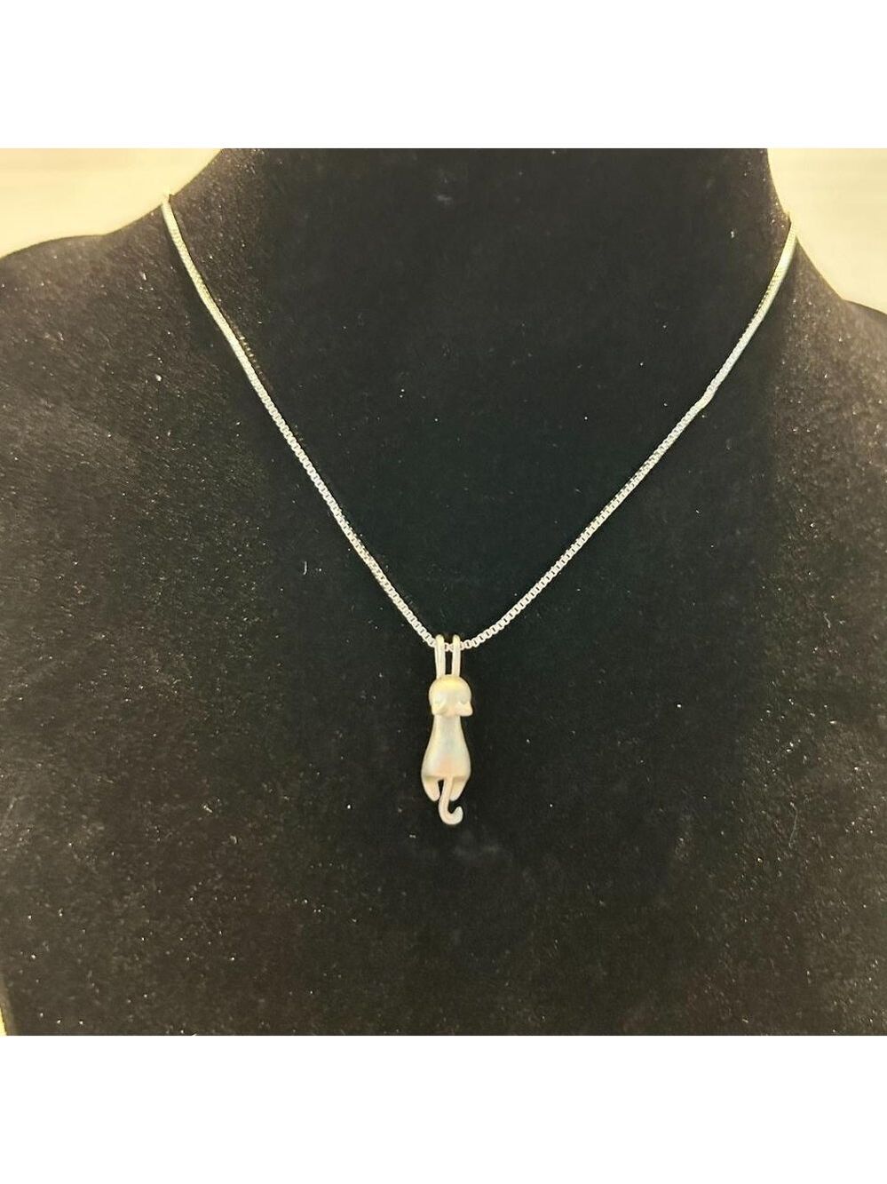 New! Hanging cat necklace